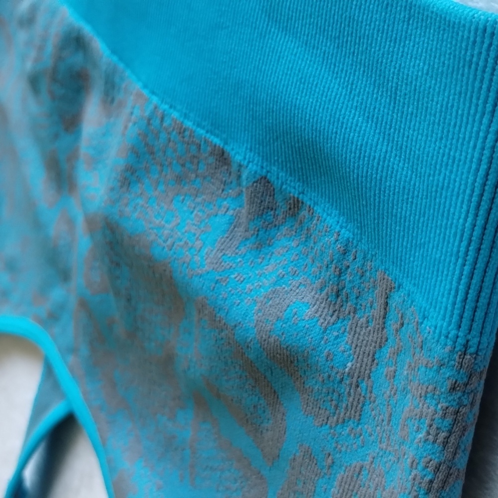 Bombshell NWOT Snakeskin Seamless Blue Grey L/XL - Picture 12 of 13